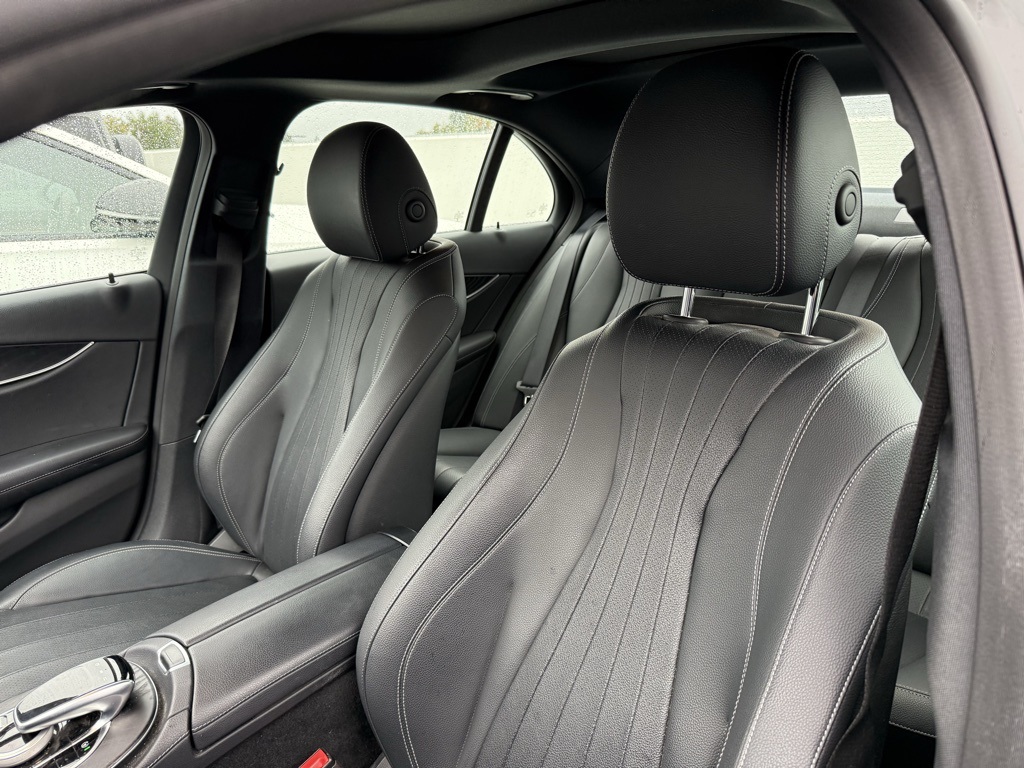 2020 Mercedes Benz E 350 photo 2