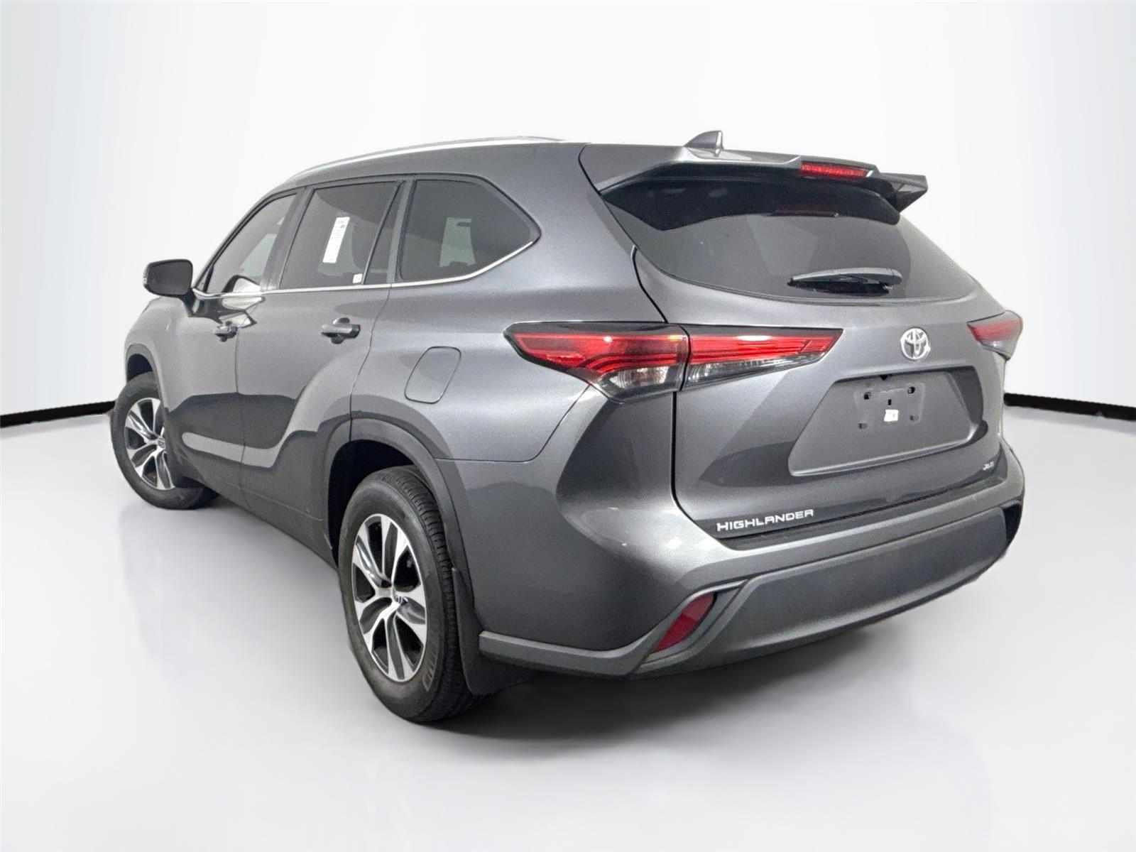 2023 Toyota Highlander XLE photo 8