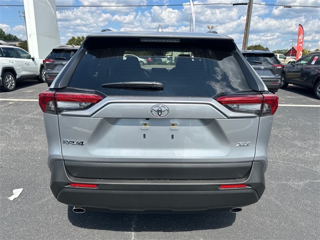 2025 Toyota RAV4 XLE photo 3