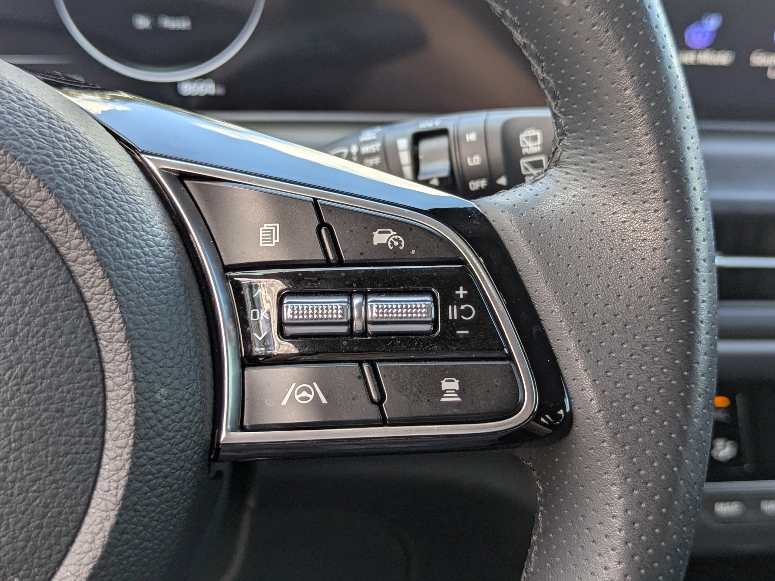 2025 Kia Seltos SX photo 36