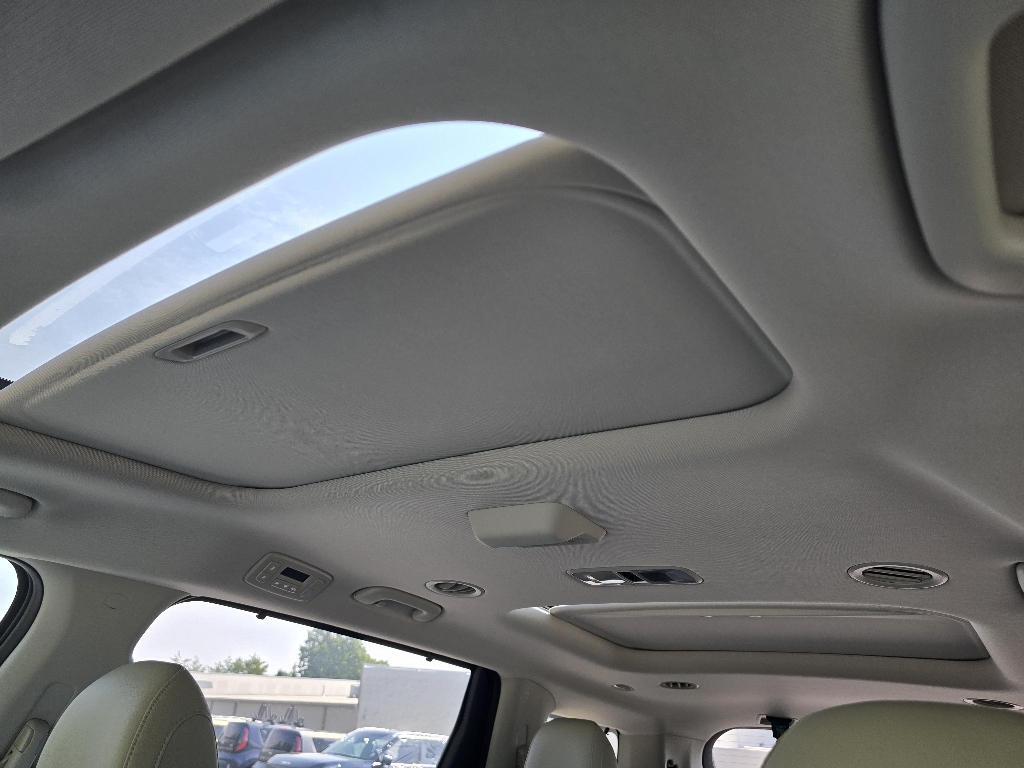 2026 Kia Carnival SX Prestige photo 12