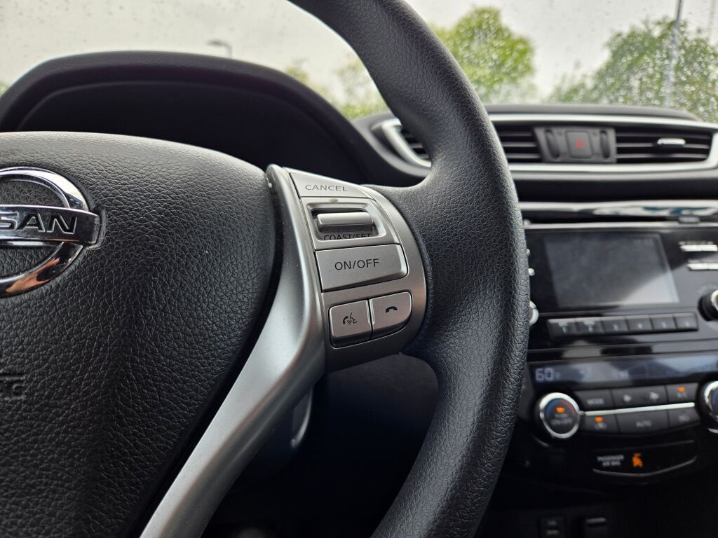 2016 Nissan Rogue SV photo 25
