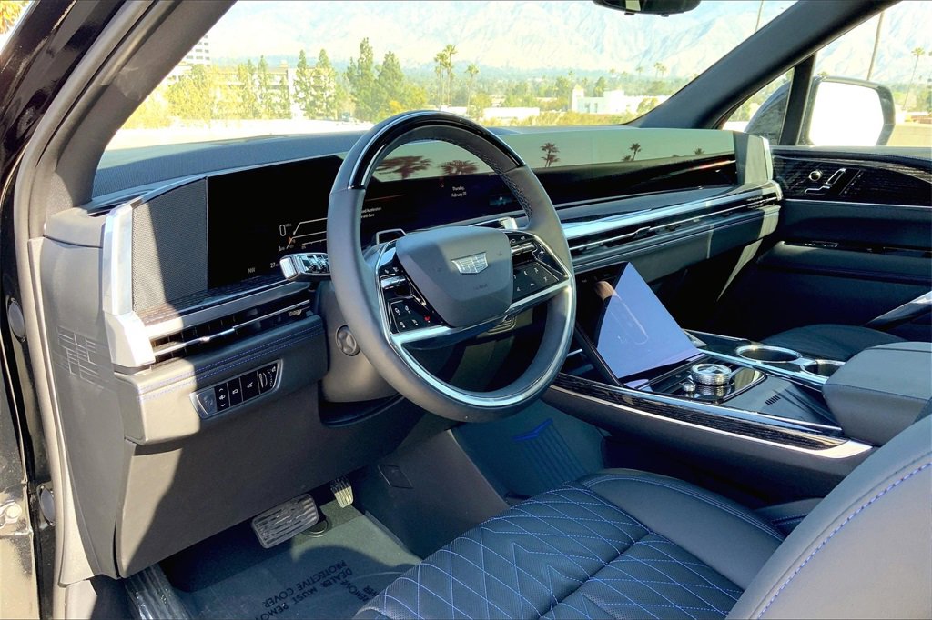 2025 Cadillac Escalade IQ Luxury photo 9