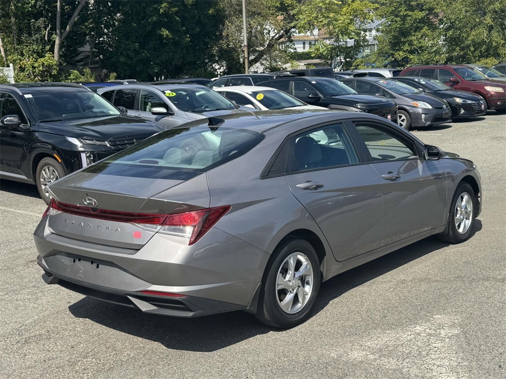 2023 Hyundai Elantra SE photo 6