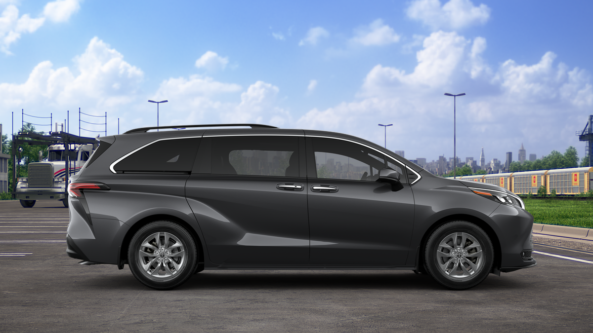 2025 Toyota Sienna XLE photo 12