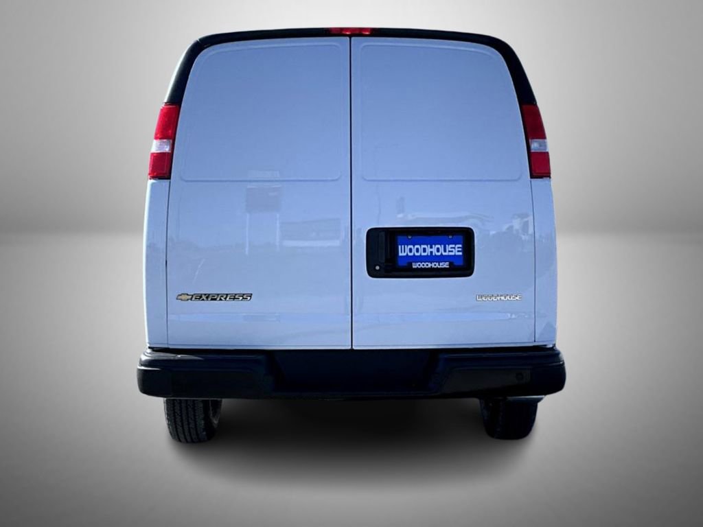 2025 Chevrolet Express Cargo 2500 photo 3