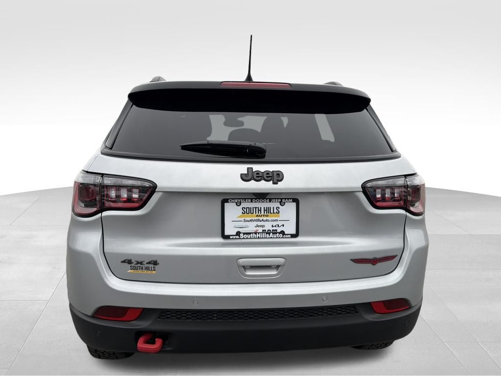 2026 Jeep Compass Trailhawk photo 3