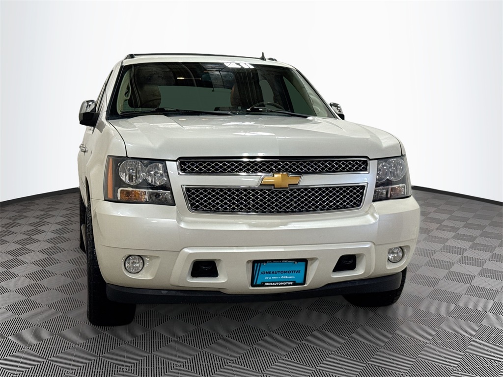 2012 Chevrolet Avalanche LTZ photo 2