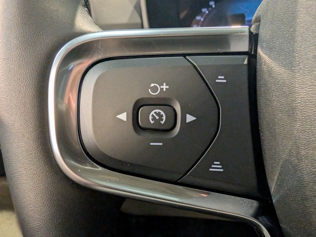 2026 Volvo XC40 photo 15