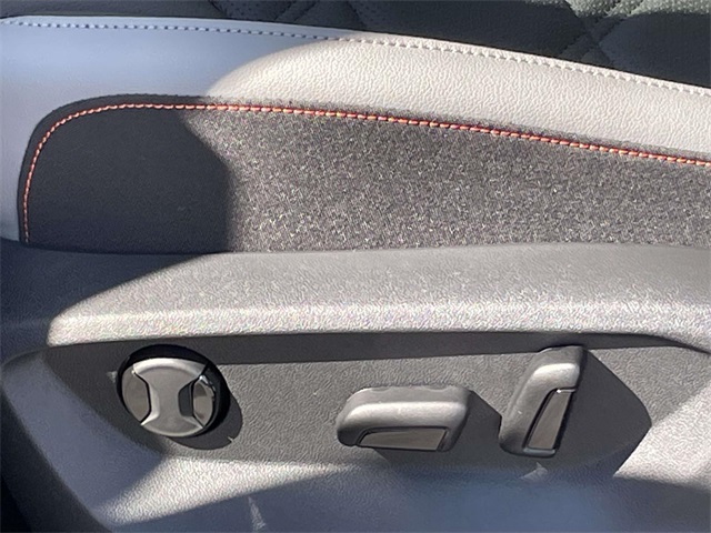2025 Volkswagen Atlas Peak Edition SE photo 9
