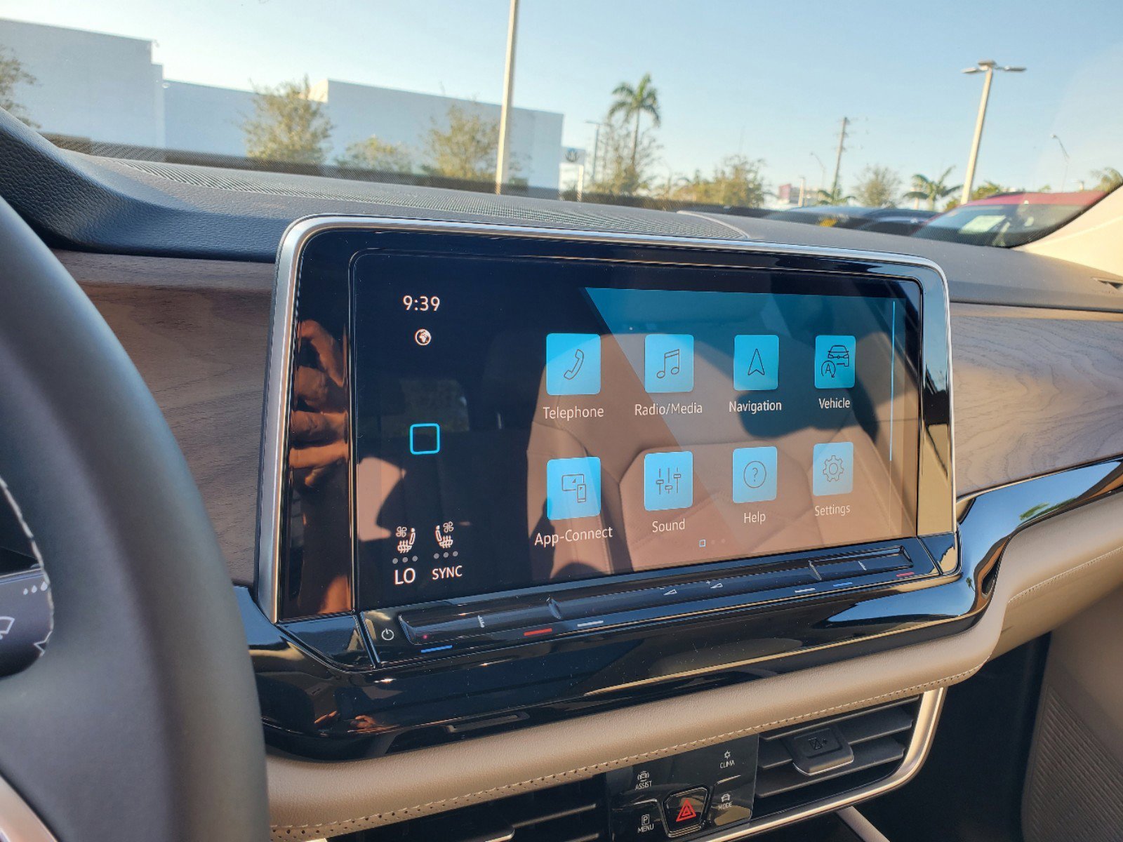 2025 Volkswagen Atlas SE Technology photo 9