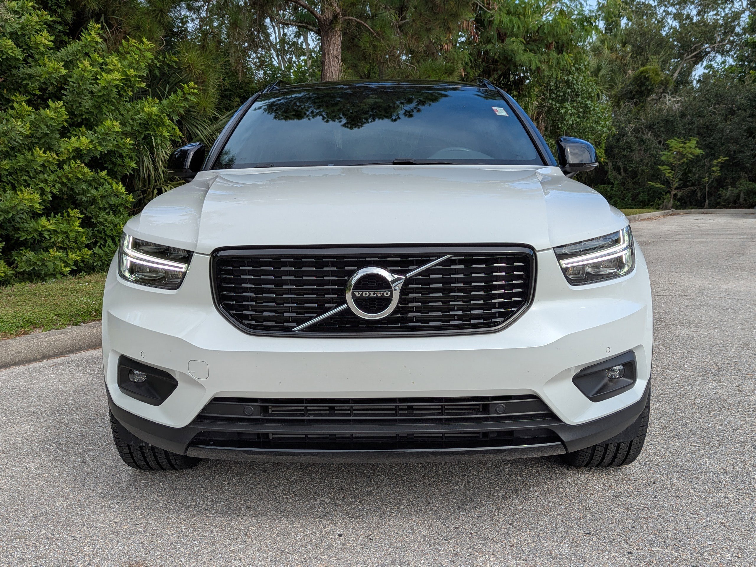 2021 Volvo XC40 R-Design photo 2