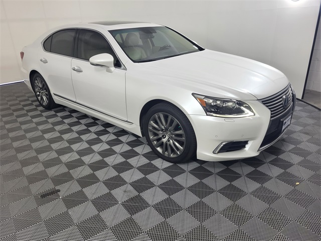 2016 Lexus LS 460 photo 3