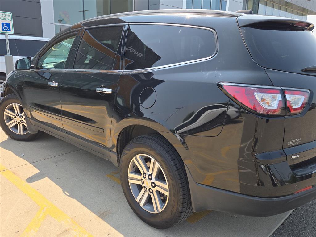 Used 2016 Chevrolet Traverse 2LT with VIN 1GNKVHKD7GJ105476 for sale in Saint Joseph, MO