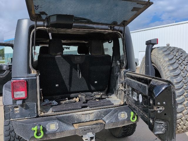 2018 Jeep Wrangler Willys Wheeler photo 10