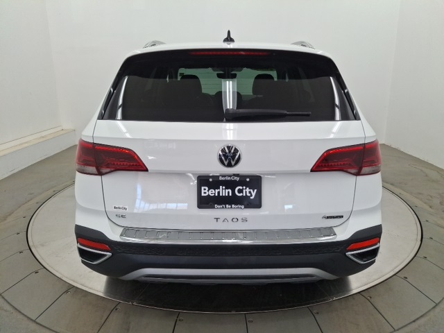2023 Volkswagen Taos SE photo 3