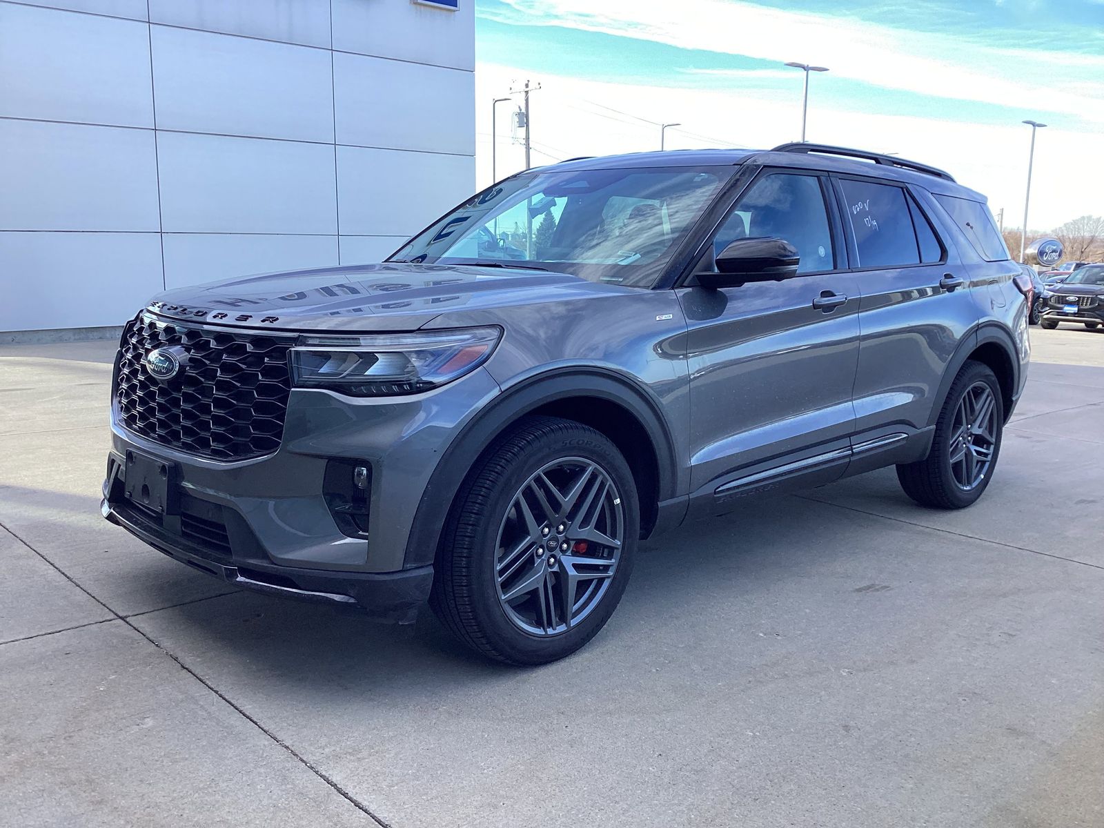 2025 Ford Explorer ST-LINE's photo
