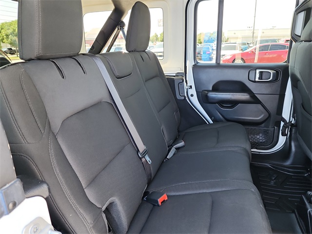 2020 Jeep Wrangler Unlimited Sahara photo 21