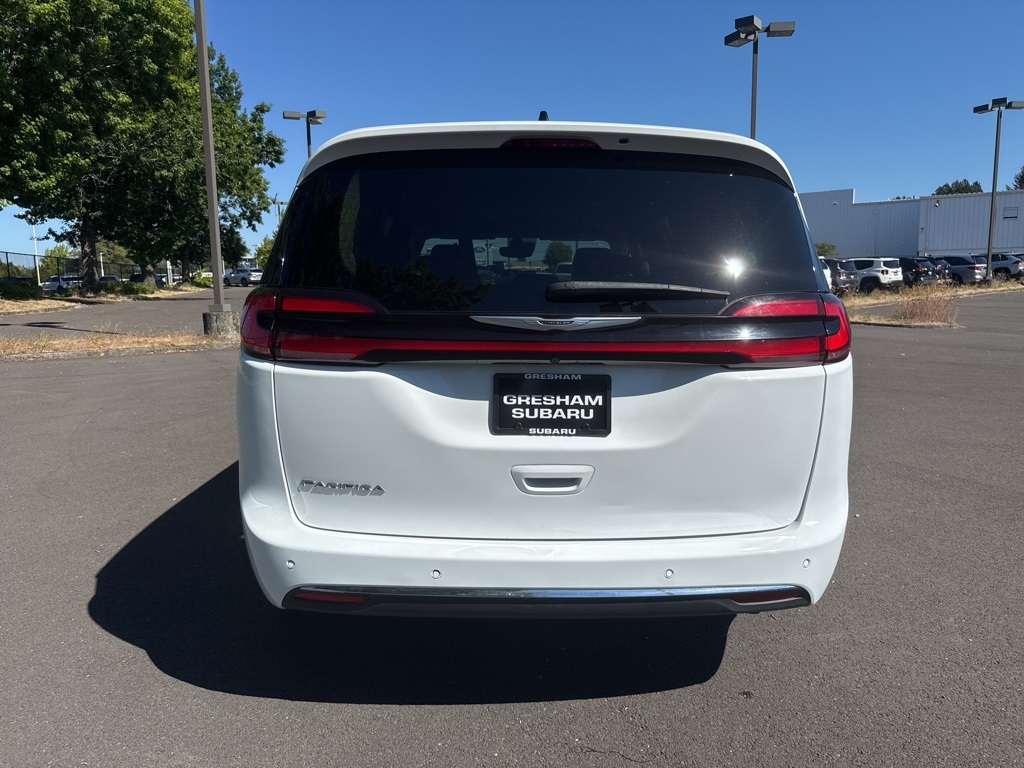 2023 Chrysler Pacifica Touring L photo 6