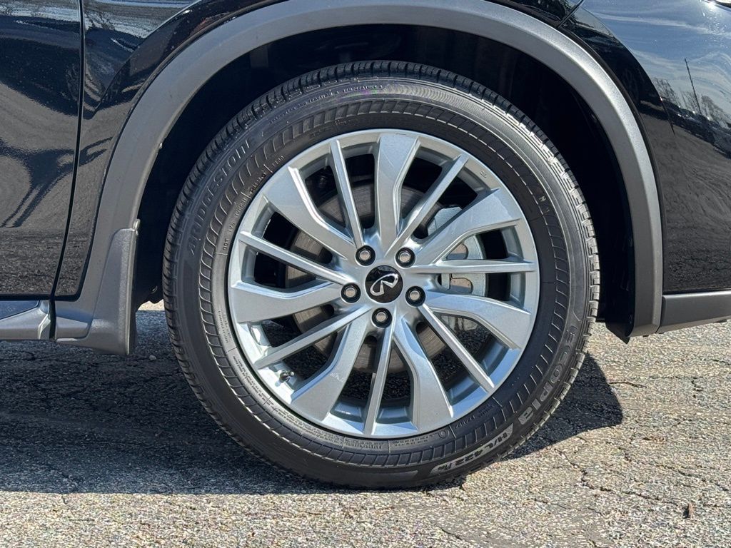 2024 Infiniti QX50 Luxe AWD photo 3