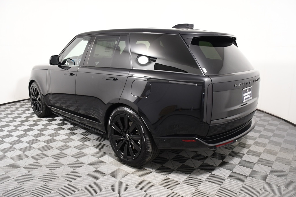 2025 Land Rover Range Rover SE photo 3