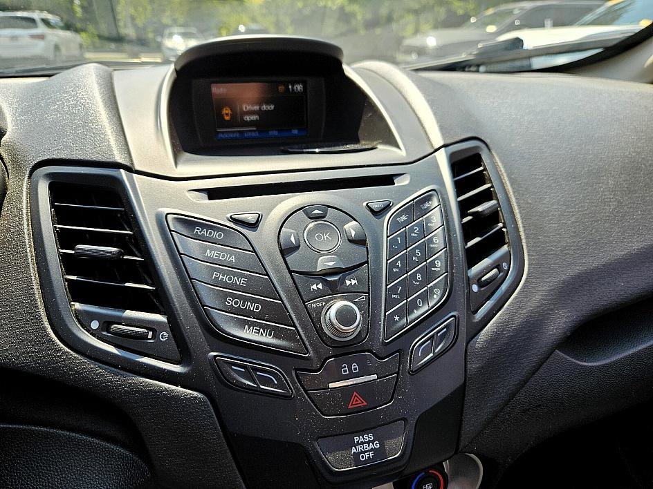 2019 Ford Fiesta SE photo 17