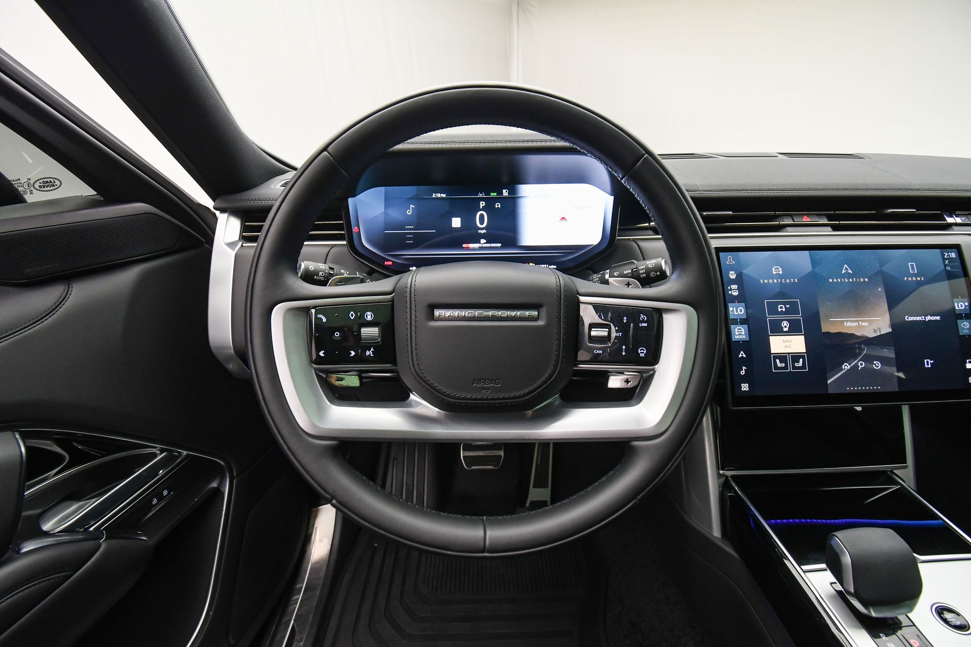2025 Land Rover Range Rover SE photo 15