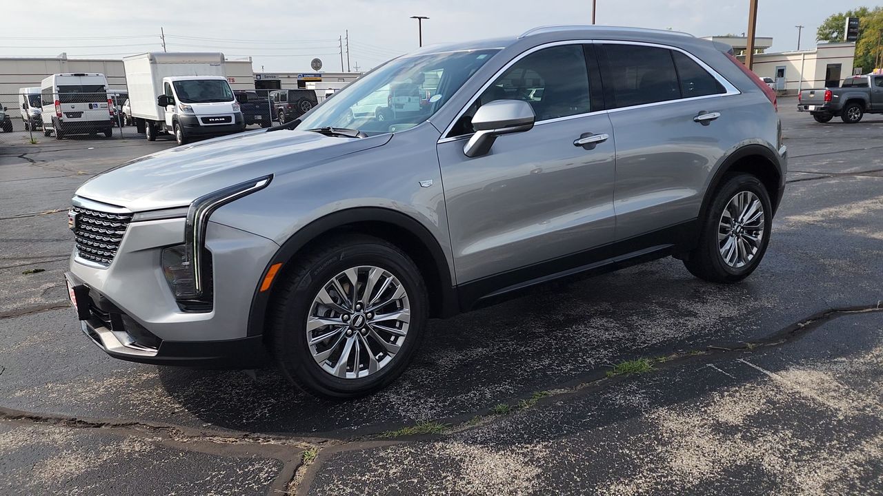 2024 Cadillac XT4 Premium Luxury photo 3