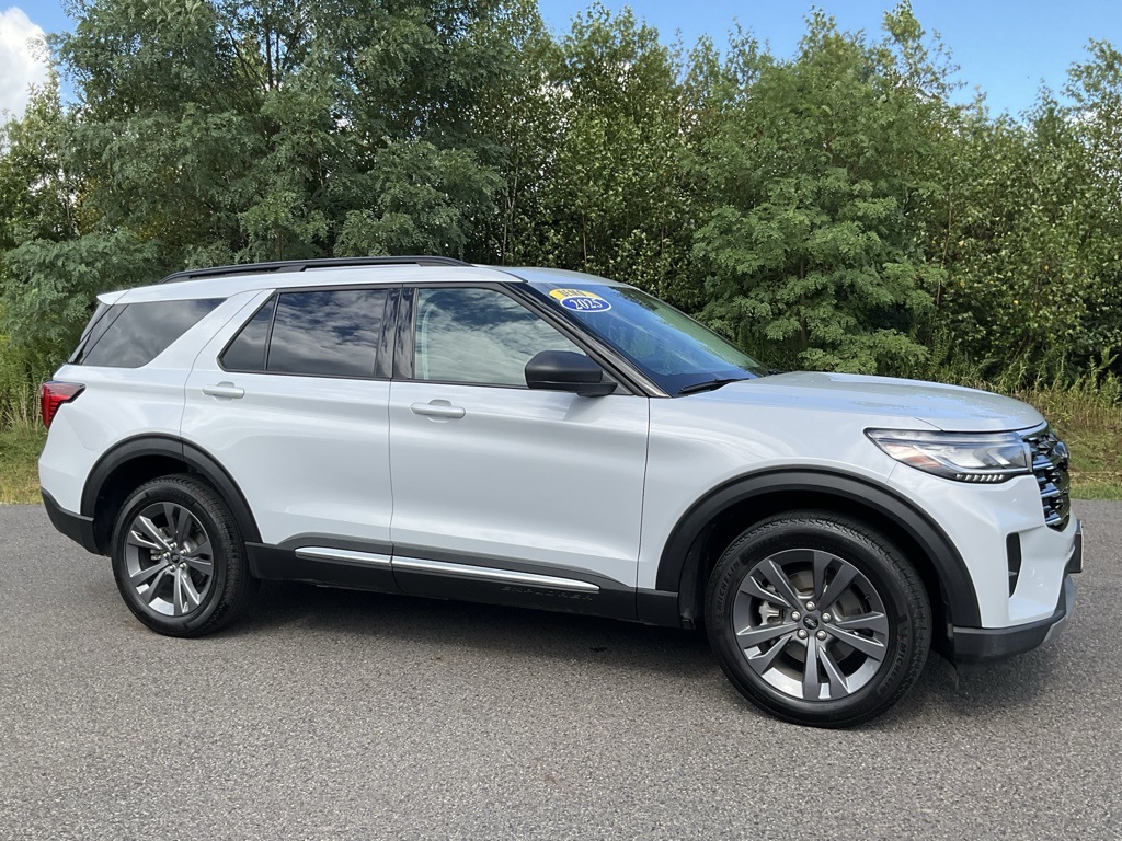 2025 Ford Explorer Active's photo