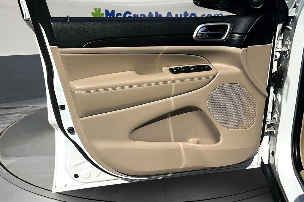2022 Jeep Grand Cherokee Laredo E photo 18