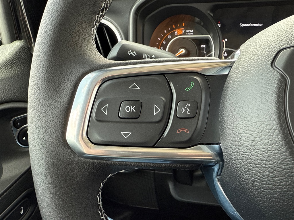 2025 Jeep Wrangler Sahara photo 29