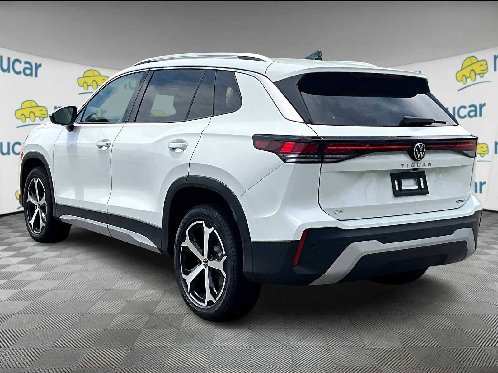 2025 Volkswagen Tiguan SE photo 4