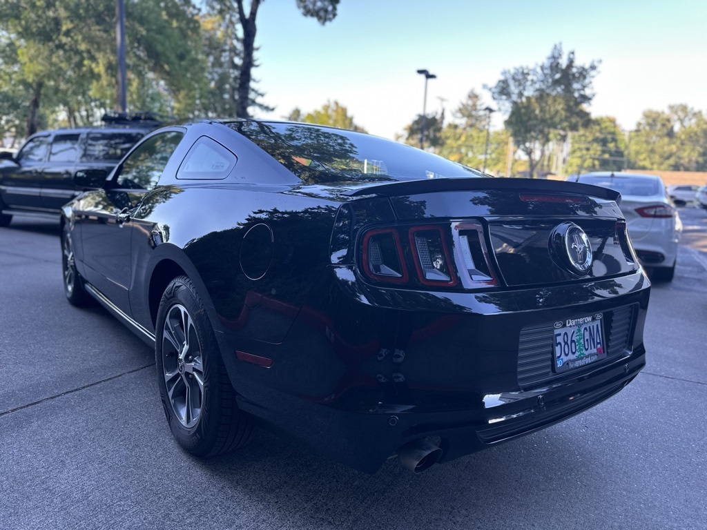 2014 Ford Mustang V6 Premium photo 5
