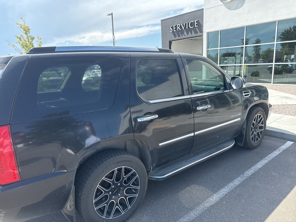 2011 Cadillac Escalade Luxury photo 4