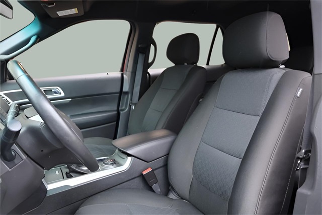 2015 Ford Explorer XLT photo 4