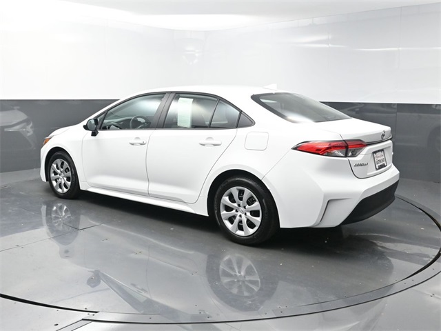 2025 Toyota Corolla LE photo 4