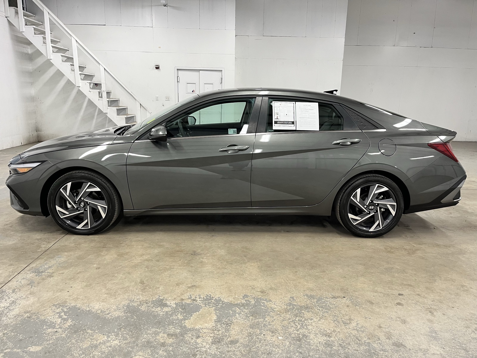 2025 Hyundai Elantra Limited photo 4