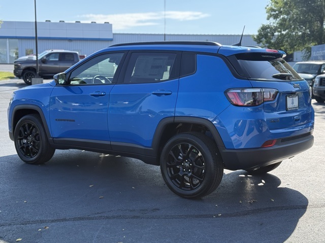 2025 Jeep Compass North Edition Latitude photo 4