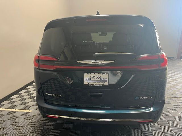 2024 Chrysler Pacifica Hybrid photo 4