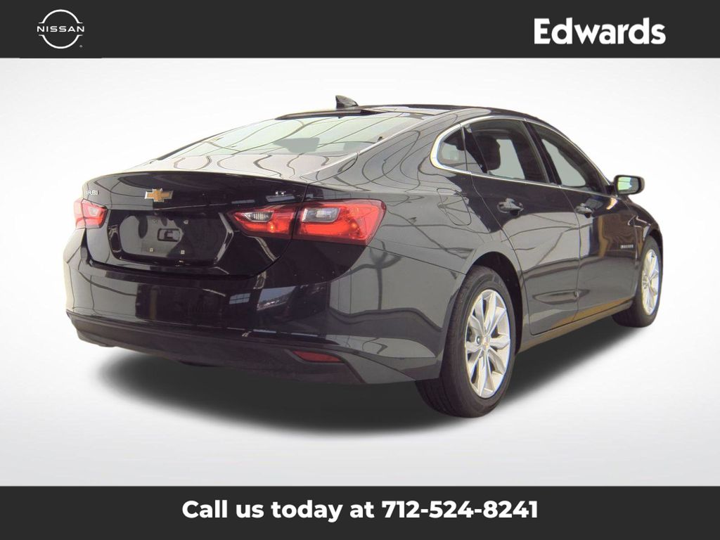 2023 Chevrolet Malibu 1LT photo 2