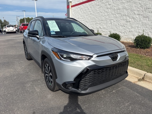 2025 Toyota Corolla Cross SE's photo