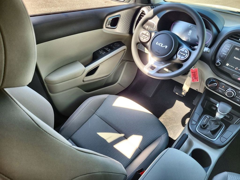 2025 Kia Soul LX S photo 13
