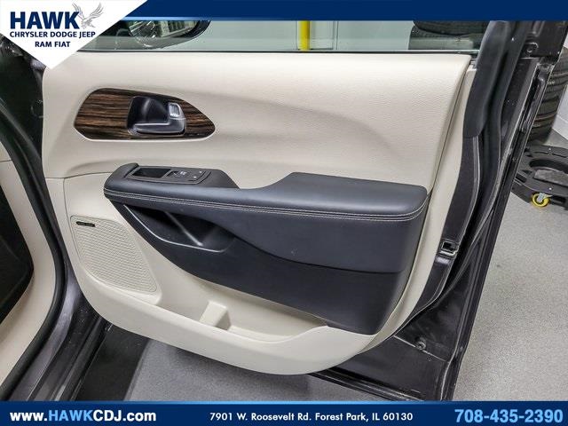 2023 CHRYSLER PACIFICA - Image 32
