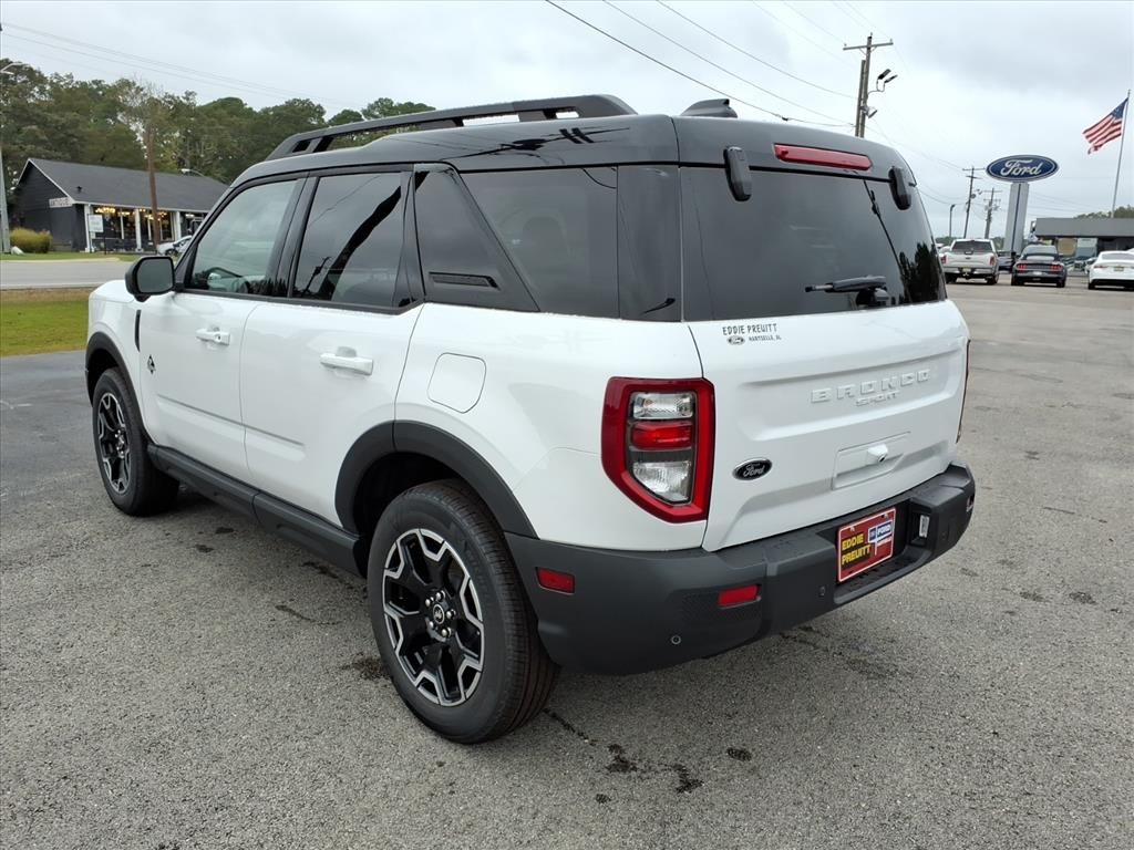 2025 Ford Bronco Sport Outer Banks photo 3