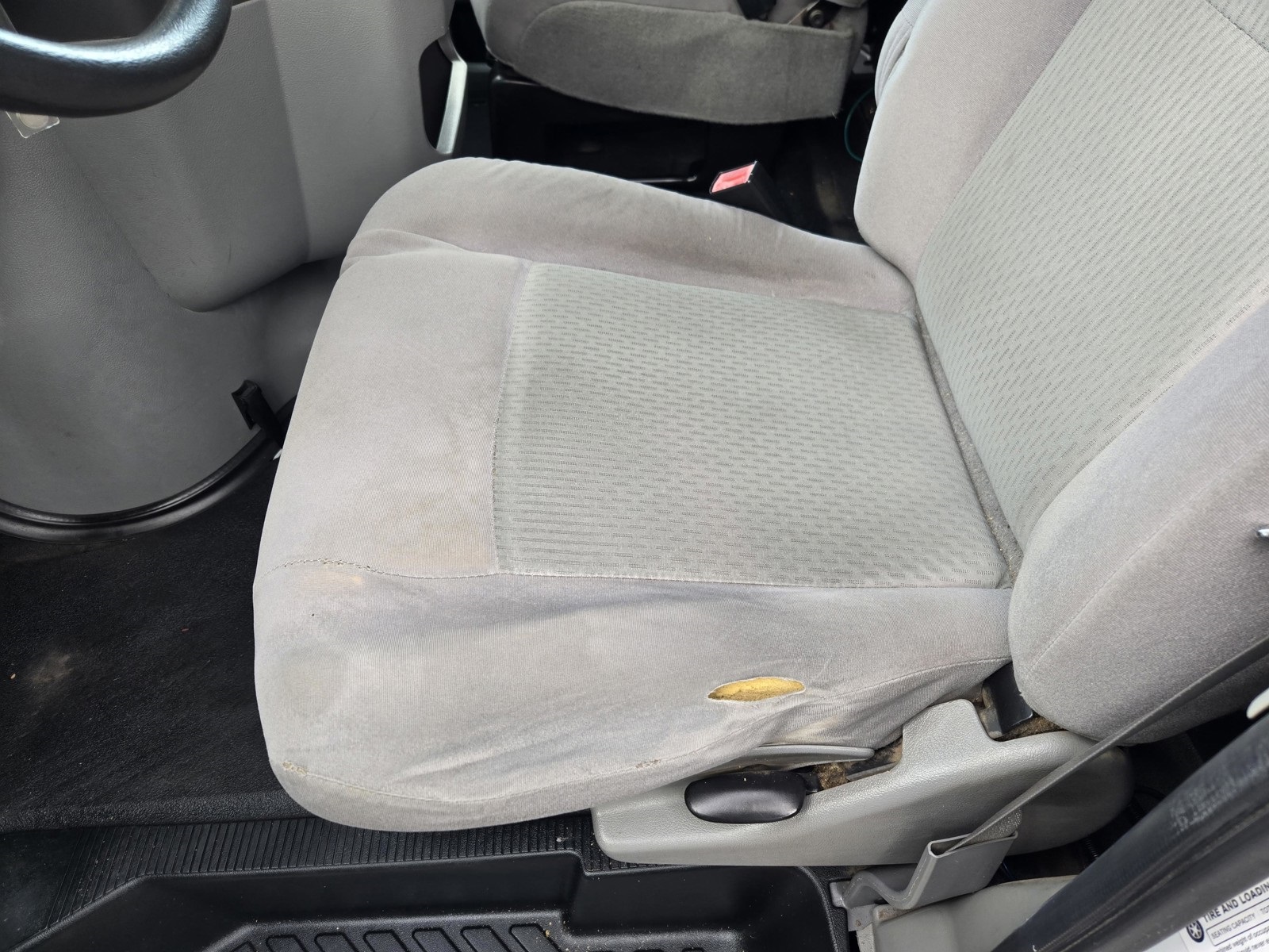2012 Ford E-250 Cargo photo 25