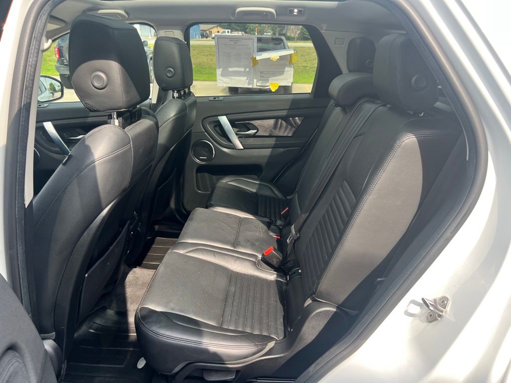 2020 Land Rover Discovery Sport S photo 16
