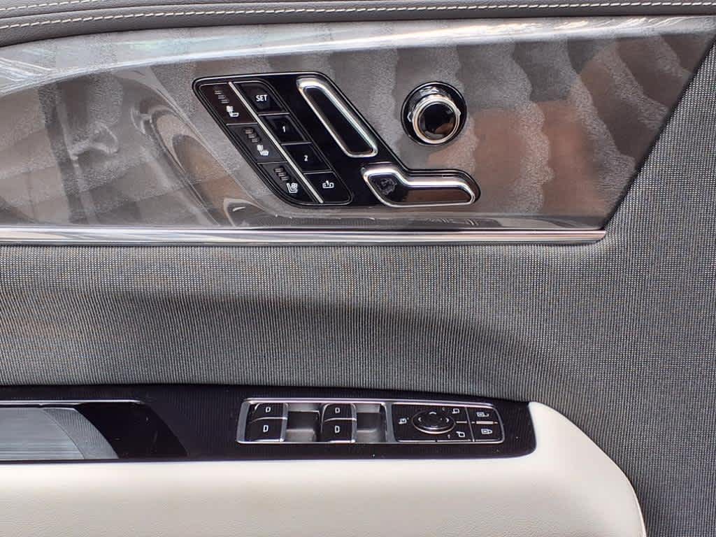 2025 Cadillac Escalade IQ Luxury photo 10