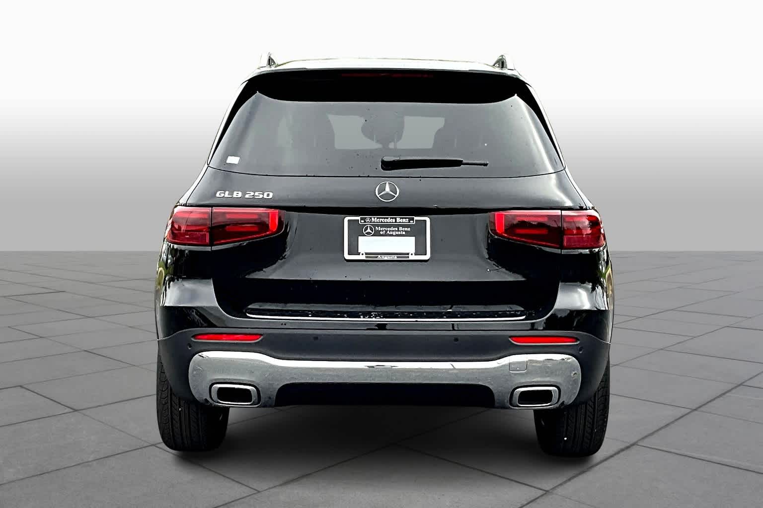 2025 Mercedes Benz GLB 250 photo 4