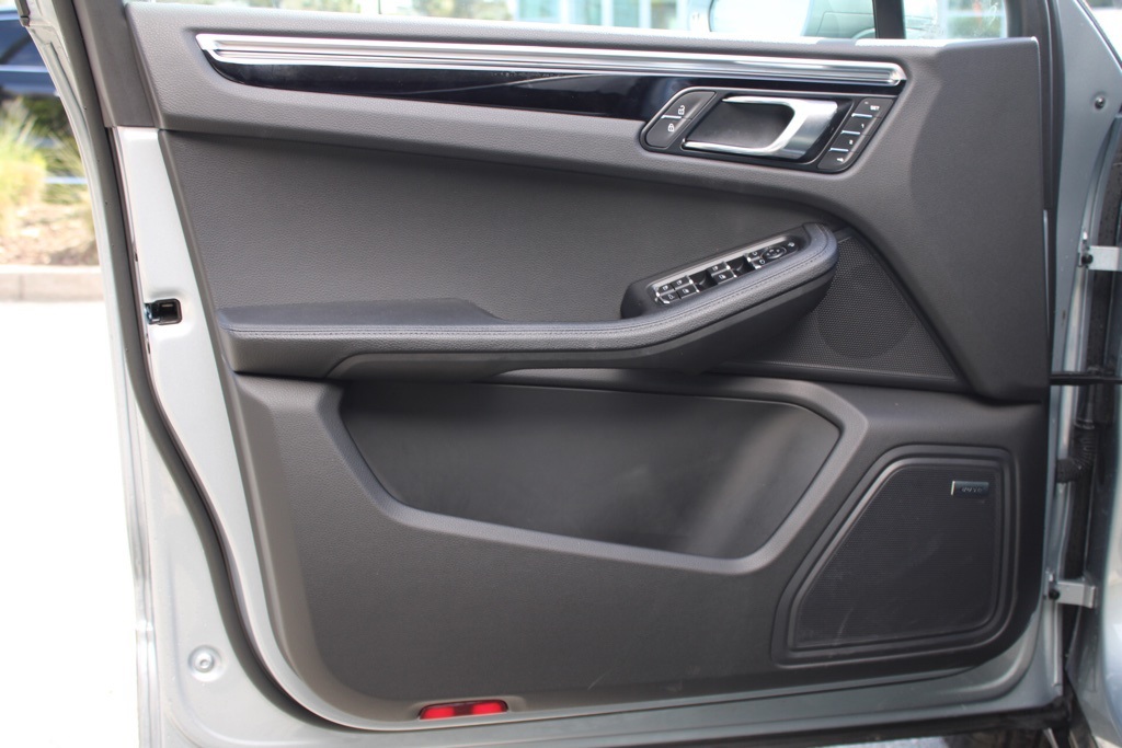 2024 Porsche Macan Base photo 19