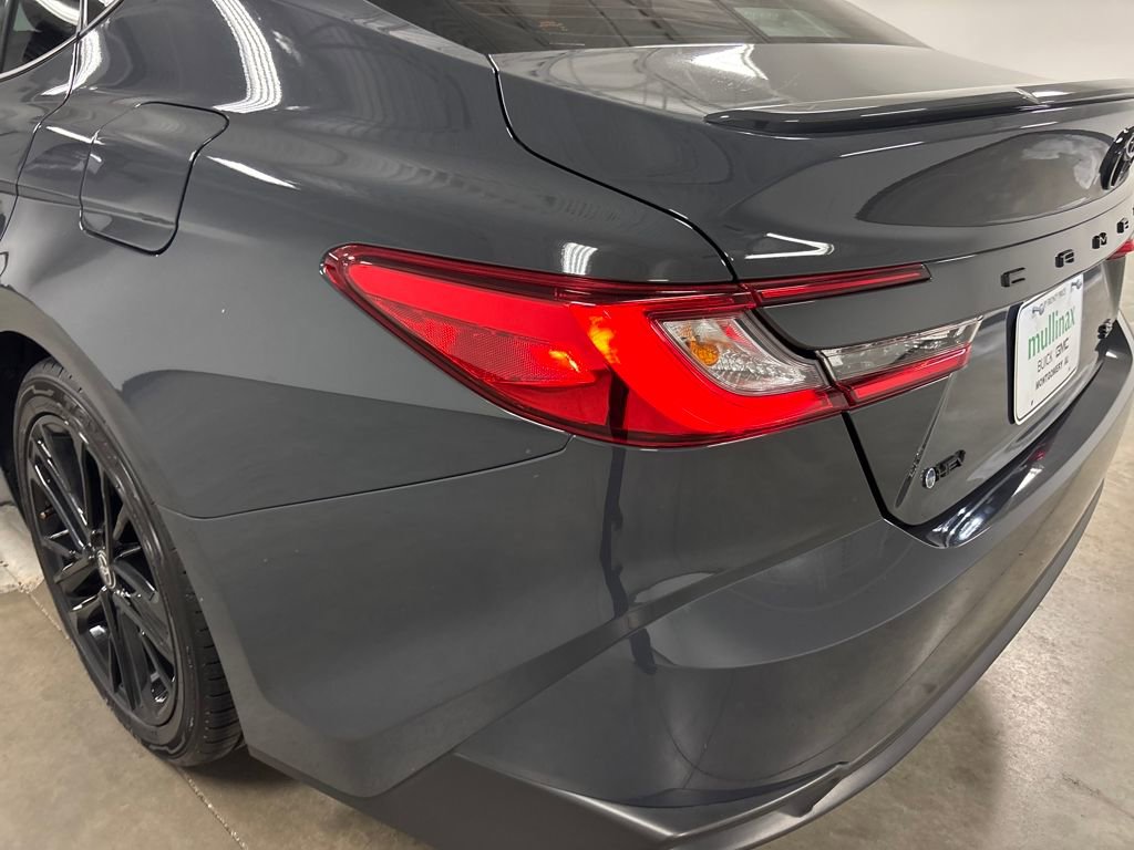 2025 Toyota Camry SE photo 8